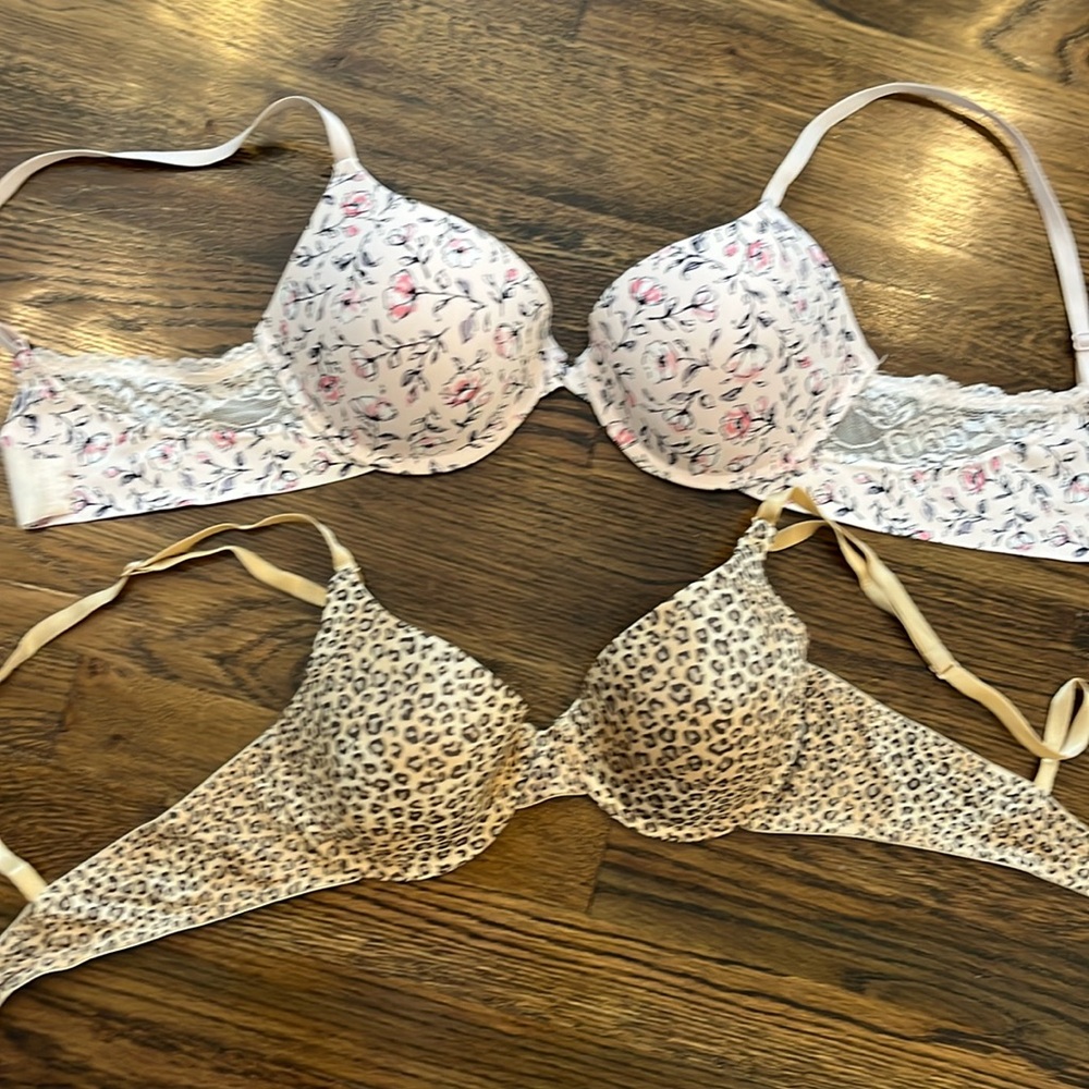 Floral and Leopard Print Women's Bras so pretty 
Size 34-36 C